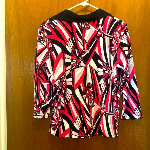 3/$15. Volume 1 psychedelic top, size M - Picture 2 of 4